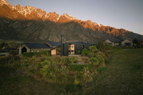 Photo of property in 14 Caithness Court, Jacks Point, Queenstown, 9371