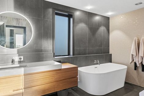 Photo of property in 5 Diamond Lane, Wanaka, 9305