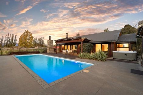Photo of property in 32 Sarahs Hill, Hahei, Whitianga, 3591