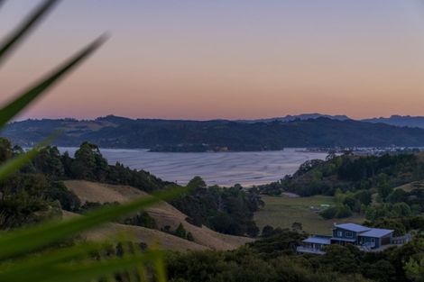 Photo of property in 52 Tarapatiki Drive, Whitianga, 3510