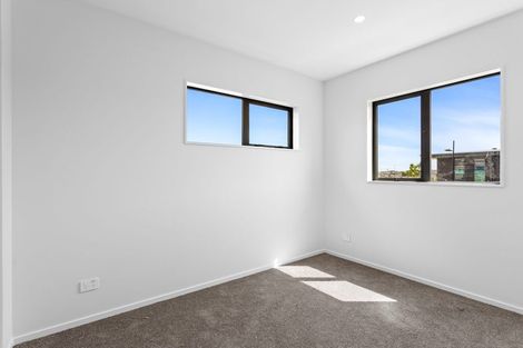Photo of property in 20 Port Way, Rosehill, 2113