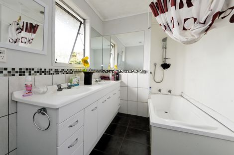 Photo of property in 40 Lemnos Place, Titirangi, Auckland, 0604