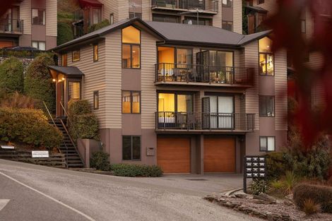 Photo of property in Arno Apartment, 9/8 Mckerrow Place, Sunshine Bay, Queenstown, 9300