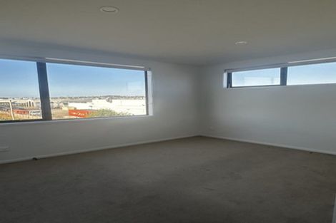 Photo of property in 16 Dorothy Thorpe Way, New Lynn, 0600
