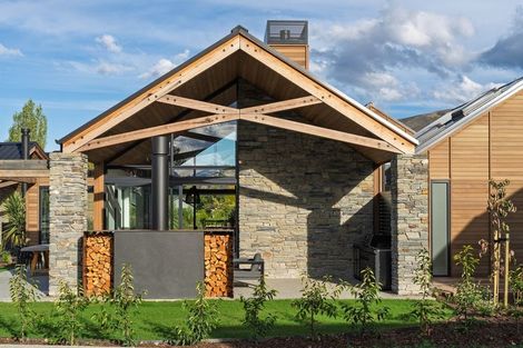 Photo of property in 16 Mccaw Mews, Wanaka, 9305