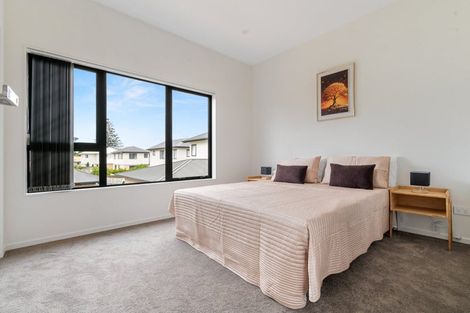 Photo of property in 32 Tapuwae Way, Mangere Bridge, Auckland, 2022