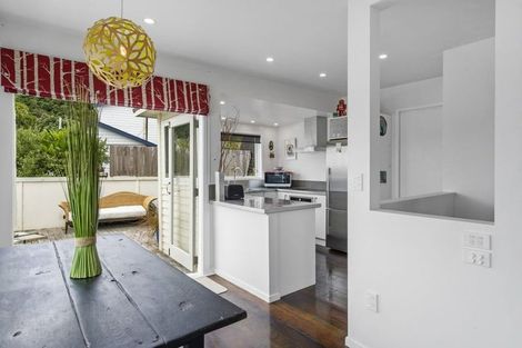 Photo of property in 515 Marine Drive, Sunshine Bay, Lower Hutt, 5013