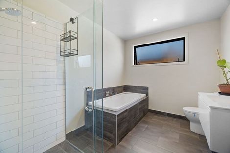 Photo of property in 9 Huxley Place, Lake Hayes, Queenstown, 9304