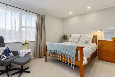 Photo of property in 2 Hughes Terrace, Te Atatu Peninsula, Auckland, 0610