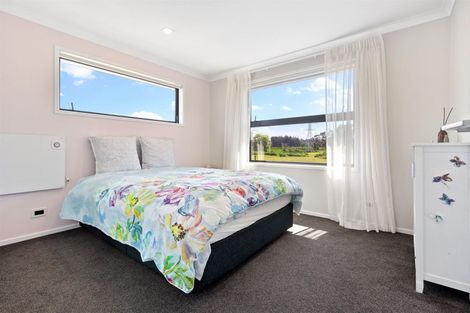 Photo of property in 8 Te Roera Place, Riverhead, 0820