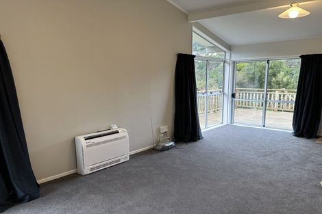 Photo of property in 33 Woolwich Close, Whitby, Porirua, 5024