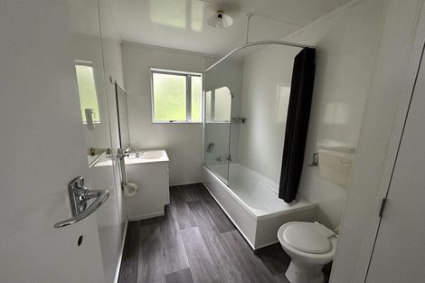 Photo of property in 31b Omega Street, Newlands, Wellington, 6037