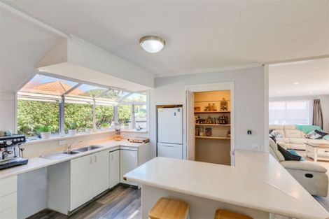 Photo of property in 32 Inwoods Road, Parklands, Christchurch, 8083