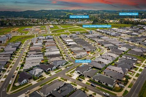 Photo of property in 37 Vinistra Road, Kumeu, 0810
