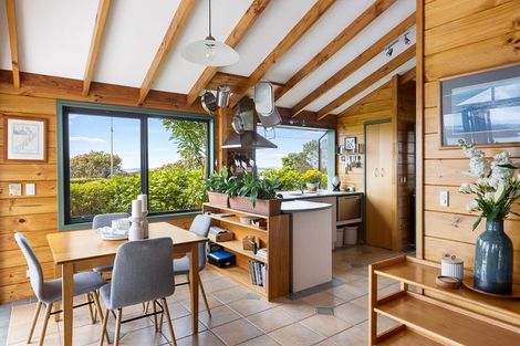 Photo of property in 70 Ngarewa Drive, Mahurangi West, Warkworth, 0983