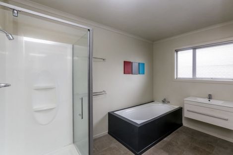 Photo of property in 27 Rospeath Crescent, Spotswood, New Plymouth, 4310