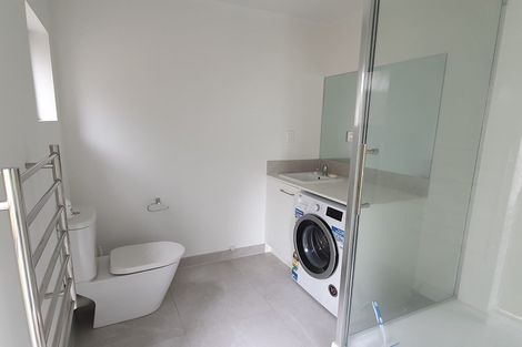 Photo of property in 3/104 East Coast Road, Forrest Hill, Auckland, 0620