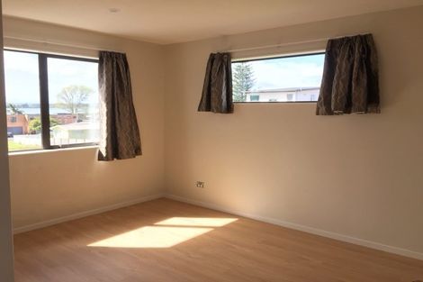 Photo of property in 5a Murray Road, Te Atatu Peninsula, Auckland, 0610