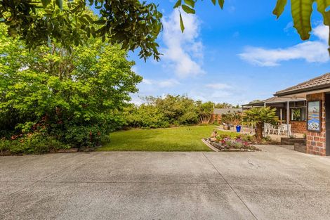 Photo of property in 10 Grassfield Place, Waimauku, 0812