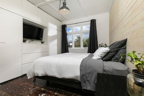 Photo of property in 5 Don Buck Road, Henderson, Auckland, 0614