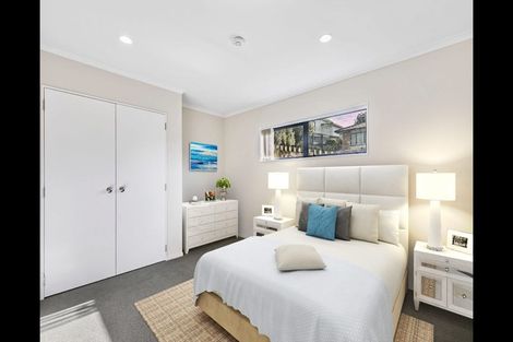 Photo of property in 25 Quincey Place, Massey, Auckland, 0614