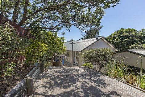 Photo of property in 1 Mervyn Place, Plimmerton, Porirua, 5026