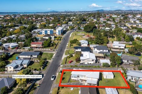 Photo of property in 17 Kaikoura Street, Henderson, Auckland, 0612