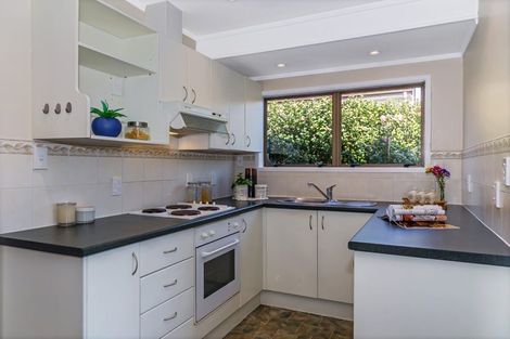 Photo of property in 2/36 Shanaway Rise, Hillcrest, Auckland, 0627