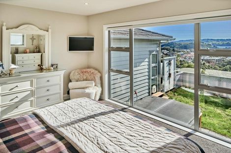 Photo of property in 10 Madeira Close, Whitby, Porirua, 5024