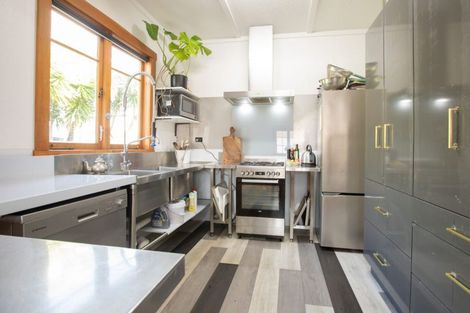 Photo of property in 180 Cambridge Road, Hillcrest, Hamilton, 3216