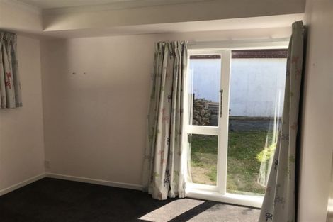 Photo of property in 27 Ellice Road, Totara Vale, Auckland, 0629