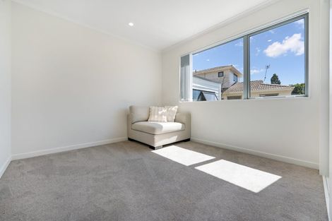 Photo of property in 7/11 Celeste Place, Totara Vale, Auckland, 0627
