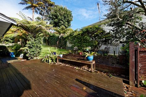Photo of property in 40 Lemnos Place, Titirangi, Auckland, 0604