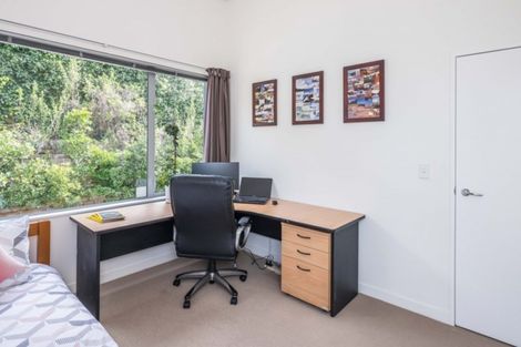 Photo of property in 33 Tiketike Way, Brooklyn, Wellington, 6021