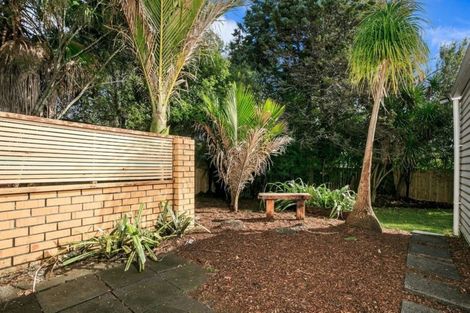 Photo of property in 32 Hatherlow Street, Glenfield, Auckland, 0629