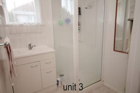 Photo of property in 81 Pupuke Road, Northcote, Auckland, 0627