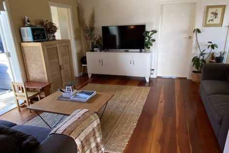 Photo of property in 1/130 Sunset Road, Unsworth Heights, Auckland, 0632