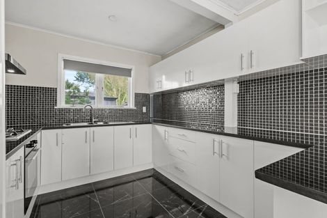 Photo of property in 2/8 Winspear Place, Manukau, Auckland, 2025