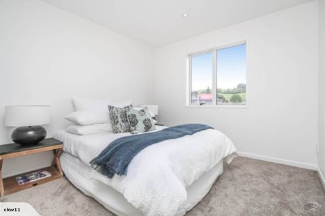 Photo of property in 1 Kaihua Terrace, Mangere Bridge, Auckland, 2022