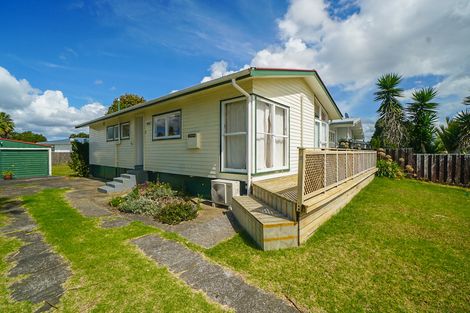 Photo of property in 17 Glen Norman Avenue, Henderson, Auckland, 0610