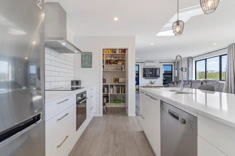 Photo of property in 2 Winstone House Road, Paerata, 2124