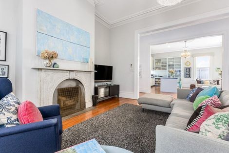 Photo of property in 13 Tinakori Road, Thorndon, Wellington, 6011