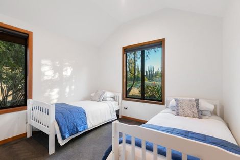 Photo of property in 32 Sarahs Hill, Hahei, Whitianga, 3591