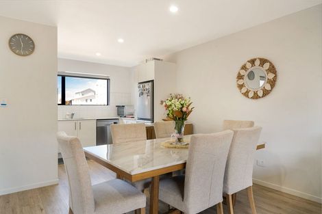 Photo of property in 43 Eileen Newey Place, Henderson, Auckland, 0612