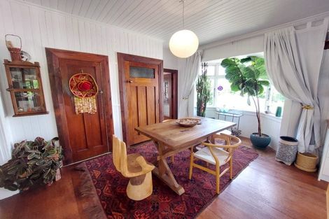 Photo of property in 20 Mcfarlane Street, Oakura, 4314