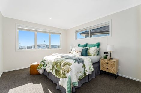 Photo of property in 115a Queen Charlotte Drive, Aotea, Porirua, 5024