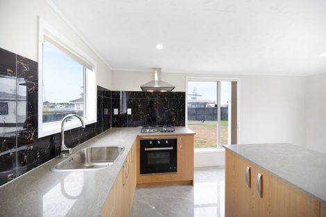 Photo of property in 15 Mayflower Close, Mangere East, Auckland, 2024