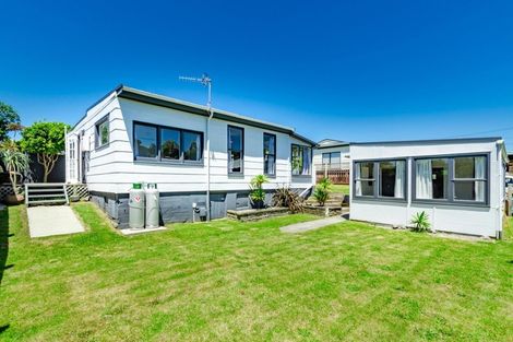 Photo of property in 15 Rua Road, Paraparaumu Beach, Paraparaumu, 5032