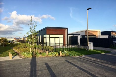 Photo of property in 16 Liberation Road, Papakura, 2110