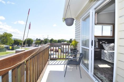 Photo of property in 2a Bamboo Grove, Kelston, Auckland, 0602
